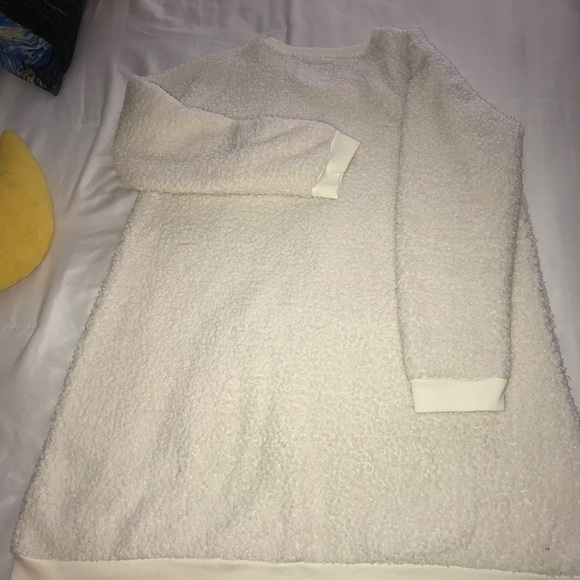 PEACHES & CREAM FLEECE SWEATER - Picture 6 of 6